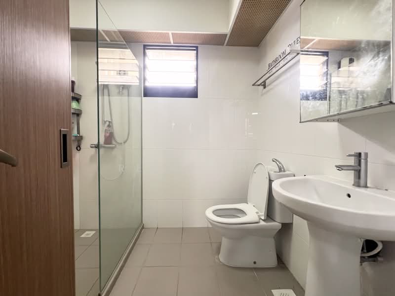 464B Bukit Batok West Avenue 8, 464B Bukit Batok West Avenue 8, 3 Bedrooms, 1,001 sqft, HDB Flat For Sale, by Reene Tok, 500235738 - Bathroom - PropertyGuru.com.sg