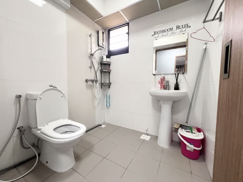 464B Bukit Batok West Avenue 8, 464B Bukit Batok West Avenue 8, 3 Bedrooms, 1,001 sqft, HDB Flat For Sale, by Reene Tok, 500235738 - Bathroom - PropertyGuru.com.sg