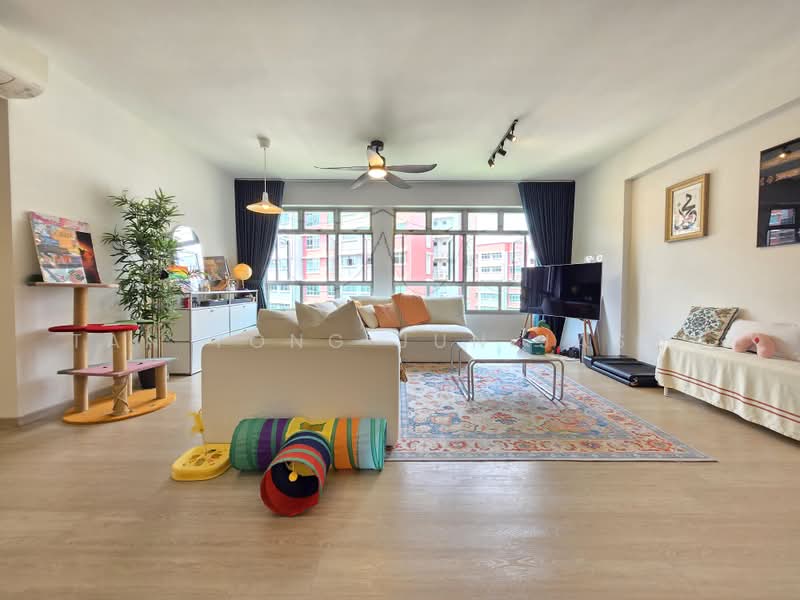 437A Bukit Batok West Avenue 5, 437A Bukit Batok West Avenue 5, 3 Bedrooms, 1,216 sqft, HDB Flat For Sale, by Tan Yong Jun Jason, 500235742 - Living Room - PropertyGuru.com.sg