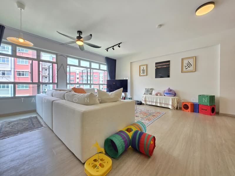 437A Bukit Batok West Avenue 5, 437A Bukit Batok West Avenue 5, 3 Bedrooms, 1,216 sqft, HDB Flat For Sale, by Tan Yong Jun Jason, 500235742 - Living Room - PropertyGuru.com.sg