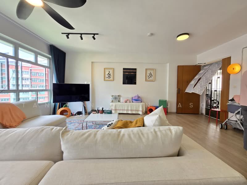 437A Bukit Batok West Avenue 5, 437A Bukit Batok West Avenue 5, 3 Bedrooms, 1,216 sqft, HDB Flat For Sale, by Tan Yong Jun Jason, 500235742 - Living Room - PropertyGuru.com.sg