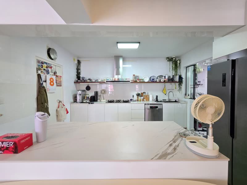 437A Bukit Batok West Avenue 5, 437A Bukit Batok West Avenue 5, 3 Bedrooms, 1,216 sqft, HDB Flat For Sale, by Tan Yong Jun Jason, 500235742 - Kitchen - PropertyGuru.com.sg