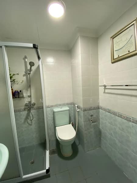 Birmingham Mansions, 130 Thomson Road, Room Rental, 120 sqft, Apartment For Rent, by Vincent Tay, 500235756 - Bathroom - PropertyGuru.com.sg