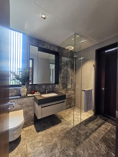 Beautifully Designed, 3-Bedroom, ParkSuites at Holland, Tanglin / Holland / Bukit Timah, 3 Bedrooms, 1,421 sqft, Condominium For Sale, by Alvin Yeo, 500235778 - Bathroom - PropertyGuru.com.sg