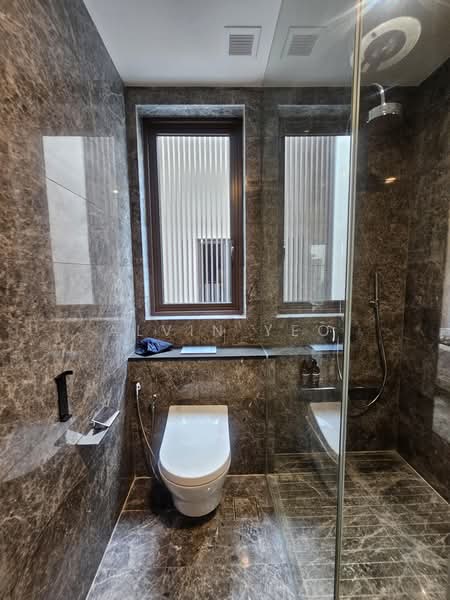 Beautifully Designed, 3-Bedroom, ParkSuites at Holland, Tanglin / Holland / Bukit Timah, 3 Bedrooms, 1,421 sqft, Condominium For Sale, by Alvin Yeo, 500235778 - Bathroom - PropertyGuru.com.sg