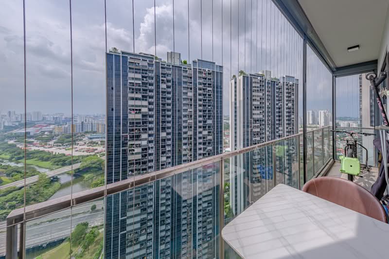 Twin VEW, 91 West Coast Vale, 3 Bedrooms, 1,141 sqft, Condominium For Sale, by Isma Seeneevassen, 500235780 - Balcony - PropertyGuru.com.sg