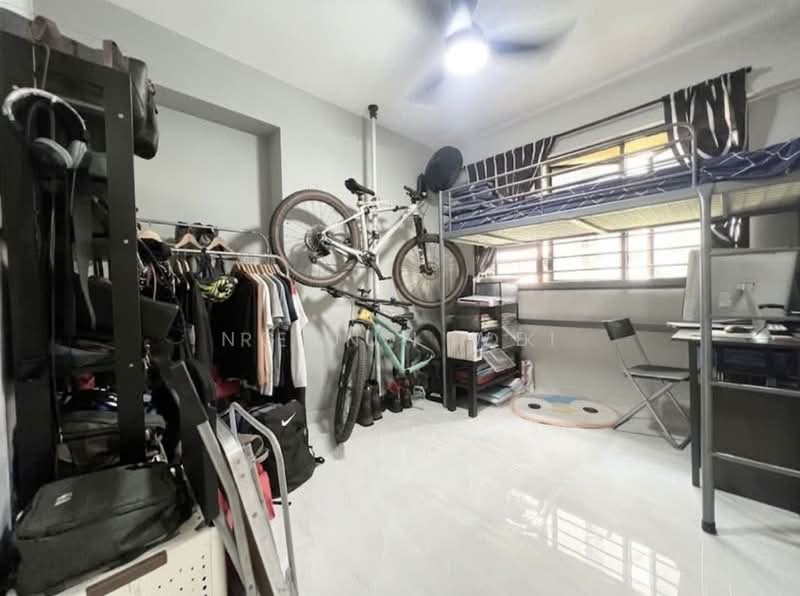 464B Bukit Batok West Avenue 8, 464B Bukit Batok West Avenue 8, 3 Bedrooms, 1,001 sqft, HDB Flat For Sale, by Ng Jun Wei, 500235790 - Bedroom - PropertyGuru.com.sg