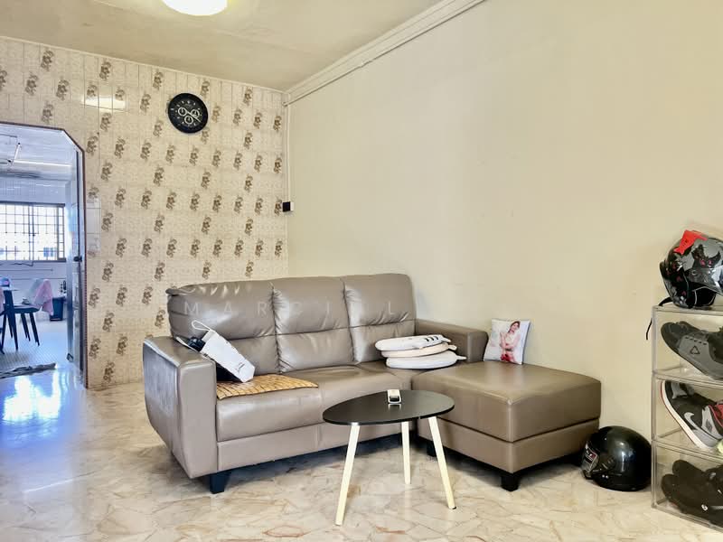 321 Hougang Avenue 5, 321 Hougang Avenue 5, 2 Bedrooms, 721 sqft, HDB Flat For Sale, by Marcial Lim, 500235794 - Living Room - PropertyGuru.com.sg