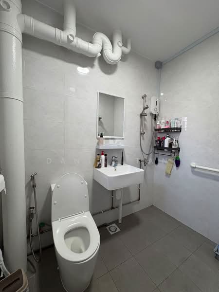 928 Yishun Central 1, 928 Yishun Central 1, 4 Bedrooms, 1,333 sqft, HDB Flat For Rent, by Daniel Tan, 500235796 - Bathroom - PropertyGuru.com.sg