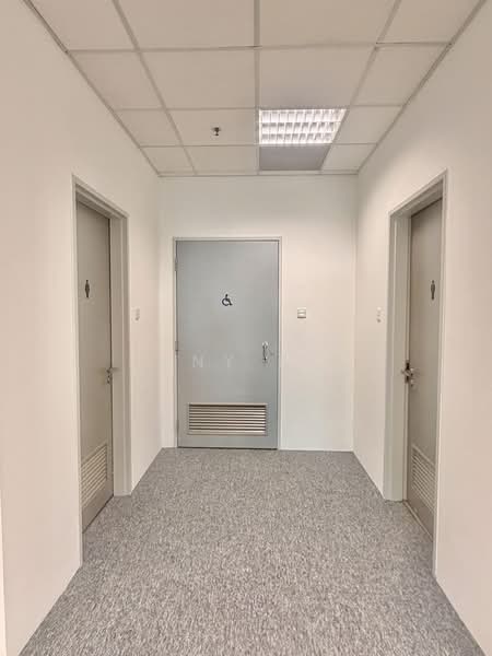 OUE Downtown 2, 6 Shenton Way, 48,639 sqft, Office For Rent, by Tony Eyu, 500235803 - Corridor - CommercialGuru.com.sg