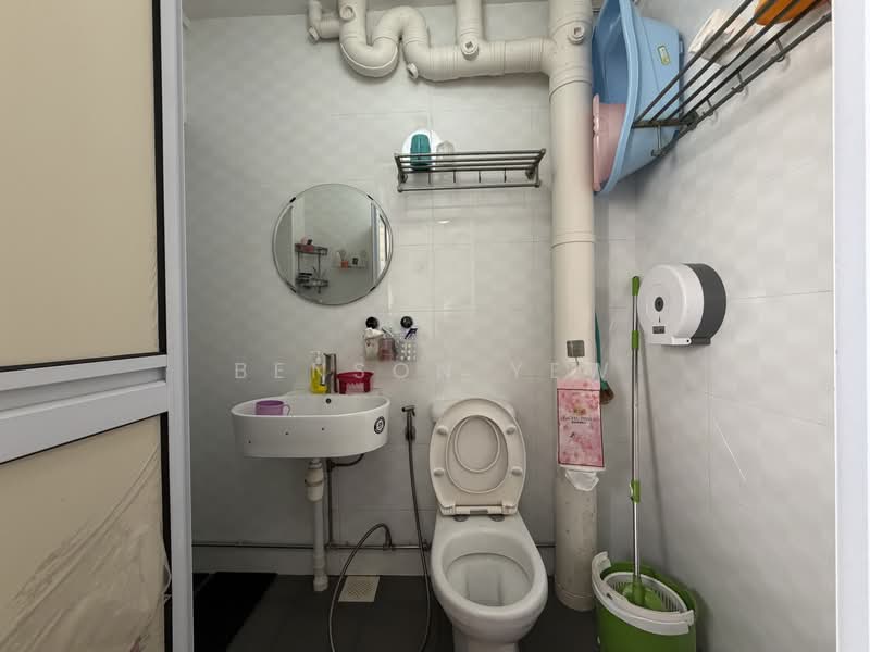 427 Woodlands Street 41, 427 Woodlands Street 41, 3 Bedrooms, 100 sqft, HDB Flat For Sale, by Benson Yew, 500235807 - Bathroom - PropertyGuru.com.sg