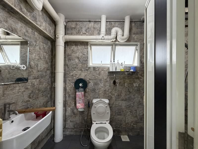 427 Woodlands Street 41, 427 Woodlands Street 41, 3 Bedrooms, 100 sqft, HDB Flat For Sale, by Benson Yew, 500235807 - Bathroom - PropertyGuru.com.sg
