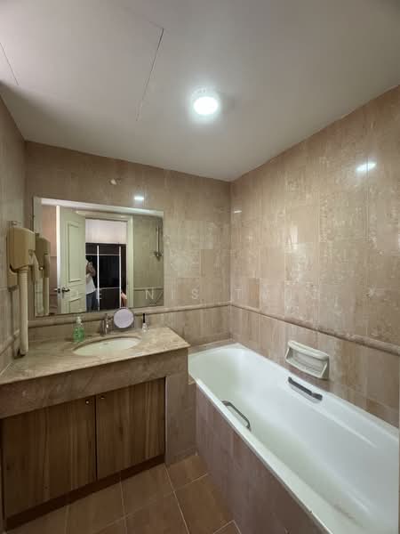 Kentish Lodge, 3 Oxford Road, 2 Bedrooms, 1,173 sqft, Apartment For Rent, by Dennis Tang, 500235820 - Master toilet - PropertyGuru.com.sg