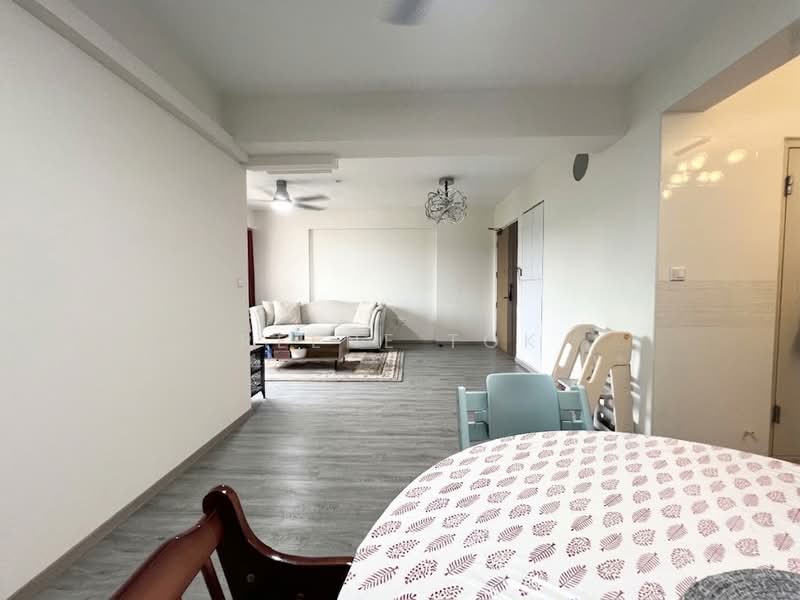 467A Bukit Batok West Avenue 9, 467A Bukit Batok West Avenue 9, 3 Bedrooms, 1,001 sqft, HDB Flat For Sale, by Reene Tok, 500235838 - Living Room - PropertyGuru.com.sg