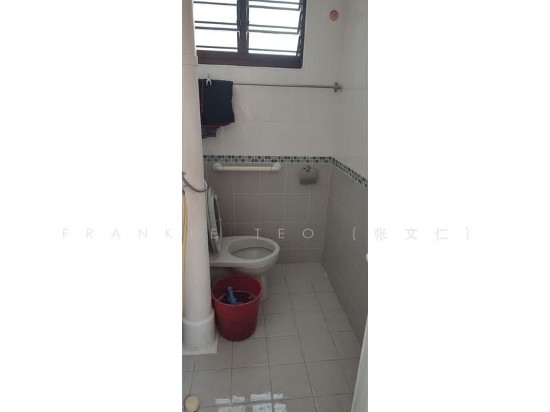 727 Yishun Street 71, 727 Yishun Street 71, Room Rental, 150 sqft, HDB Flat For Rent, by Frankie Teo (张文仁), 500235840 - Bathroom - PropertyGuru.com.sg