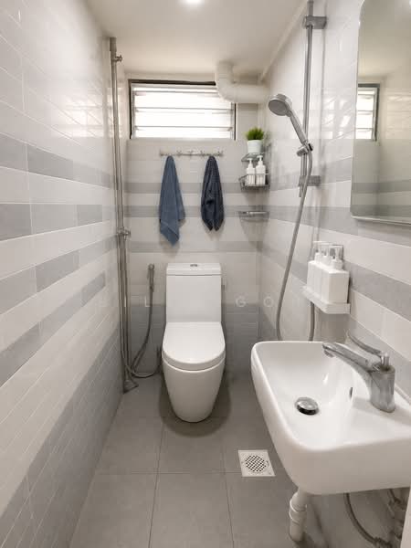 34 Bedok South Avenue 2, 34 Bedok South Avenue 2, 3 Bedrooms, 968 sqft, HDB Flat For Sale, by Billy Goh, 500235877 - Bathroom - PropertyGuru.com.sg