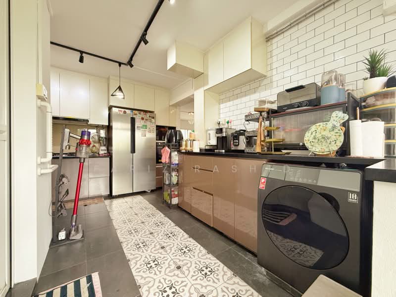 123 Pasir Ris Street 11, 123 Pasir Ris Street 11, 4 Bedrooms, 1,582 sqft, HDB Flat For Sale, by Fariz Rashid, 500235881 - Kitchen - PropertyGuru.com.sg