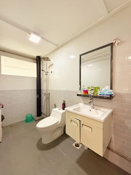 123 Pasir Ris Street 11, 123 Pasir Ris Street 11, 4 Bedrooms, 1,582 sqft, HDB Flat For Sale, by Fariz Rashid, 500235881 - Bathroom - PropertyGuru.com.sg