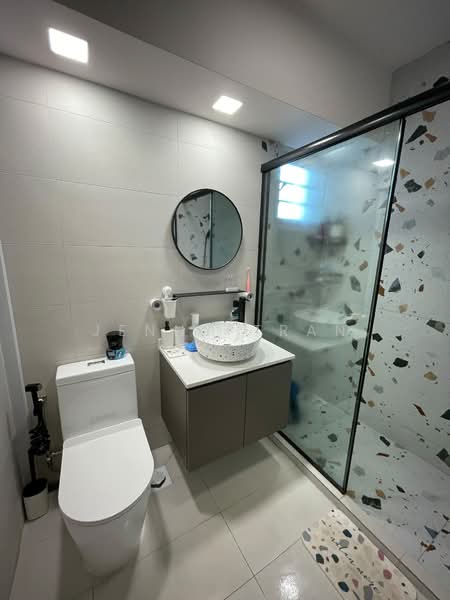 39A Margaret Drive, 39A Margaret Drive, 3 Bedrooms, 947 sqft, HDB Flat For Sale, by Jenny Tran, 500235889 - Bathroom - PropertyGuru.com.sg