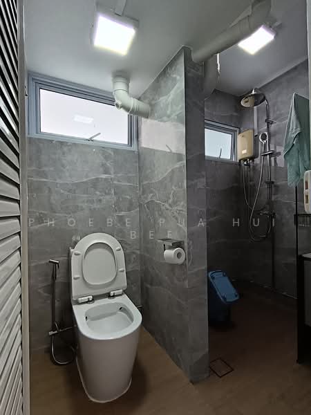 21 Eunos Crescent, 21 Eunos Crescent, 2 Bedrooms, 710 sqft, HDB Flat For Sale, by Phoebe Pua Hui Bee, 500235900 - Bathroom - PropertyGuru.com.sg