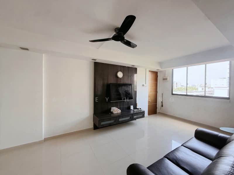 642 Hougang Avenue 8, 642 Hougang Avenue 8, 3 Bedrooms, 743 sqft, HDB Flat For Sale, by Ashley Huang, 500235902 - Living Room - PropertyGuru.com.sg