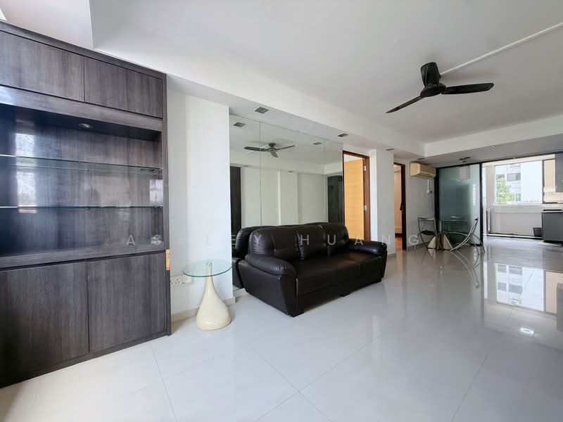 642 Hougang Avenue 8, 642 Hougang Avenue 8, 3 Bedrooms, 743 sqft, HDB Flat For Sale, by Ashley Huang, 500235902 - Living Room - PropertyGuru.com.sg