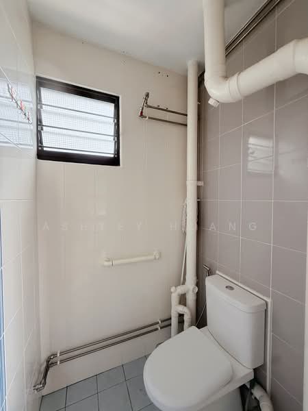 642 Hougang Avenue 8, 642 Hougang Avenue 8, 3 Bedrooms, 743 sqft, HDB Flat For Sale, by Ashley Huang, 500235902 - Bathroom - PropertyGuru.com.sg