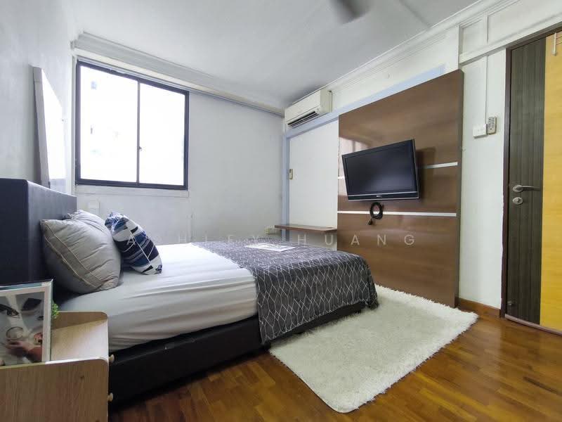 642 Hougang Avenue 8, 642 Hougang Avenue 8, 3 Bedrooms, 743 sqft, HDB Flat For Sale, by Ashley Huang, 500235902 - Master Bedroom - PropertyGuru.com.sg