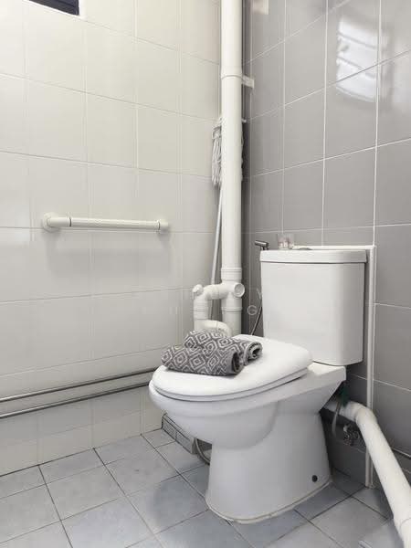 642 Hougang Avenue 8, 642 Hougang Avenue 8, 3 Bedrooms, 743 sqft, HDB Flat For Sale, by Ashley Huang, 500235902 - Bathroom - PropertyGuru.com.sg