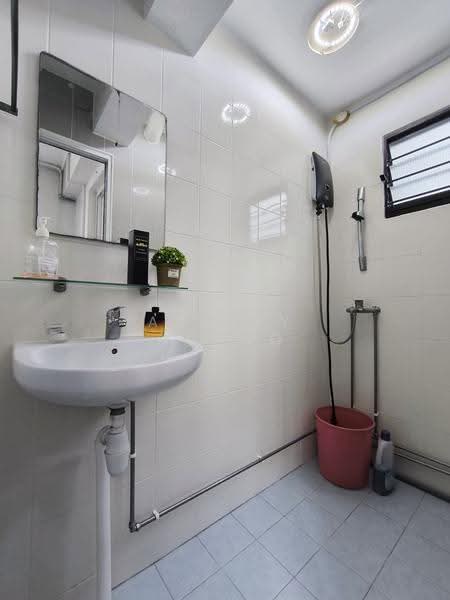 642 Hougang Avenue 8, 642 Hougang Avenue 8, 3 Bedrooms, 743 sqft, HDB Flat For Sale, by Ashley Huang, 500235902 - Bathroom - PropertyGuru.com.sg
