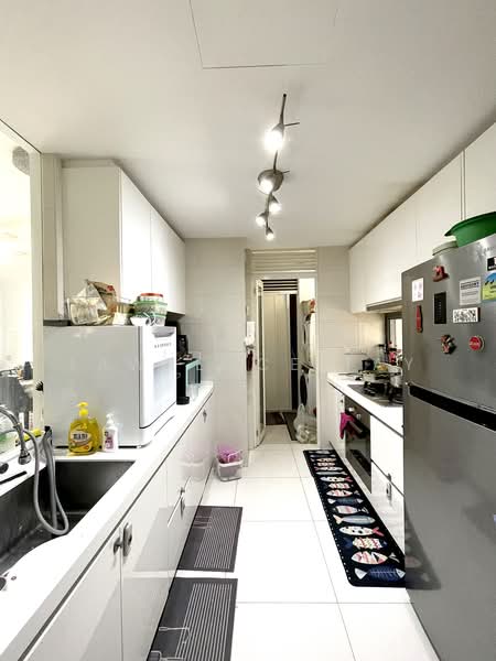 Sky Habitat, 7 Bishan Street 15, 3 Bedrooms, 1,249 sqft, Condominium For Sale, by Lawrence Tay, 500235905 - Kitchen - PropertyGuru.com.sg