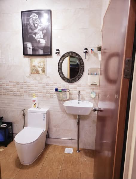 Block 550 Woodlands Dr 44, , 3 Bedrooms, 1,076 sqft, HDB Flat For Sale, by Thamizhmaaran (Maaran), 500235911 - Common Bathroom - PropertyGuru.com.sg