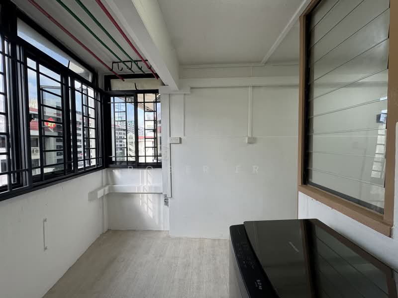 58 Lorong 4 Toa Payoh, 58 Lorong 4 Toa Payoh, 1 Bedroom, 452 sqft, HDB Flat For Sale, by Roger Er, 500235912 - Balcony - PropertyGuru.com.sg