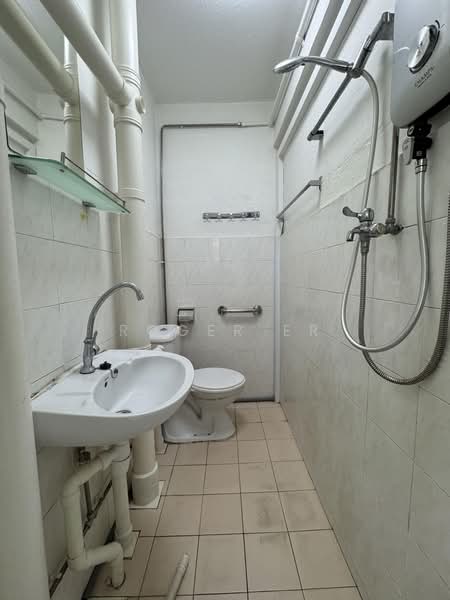 58 Lorong 4 Toa Payoh, 58 Lorong 4 Toa Payoh, 1 Bedroom, 452 sqft, HDB Flat For Sale, by Roger Er, 500235912 - Bathroom - PropertyGuru.com.sg