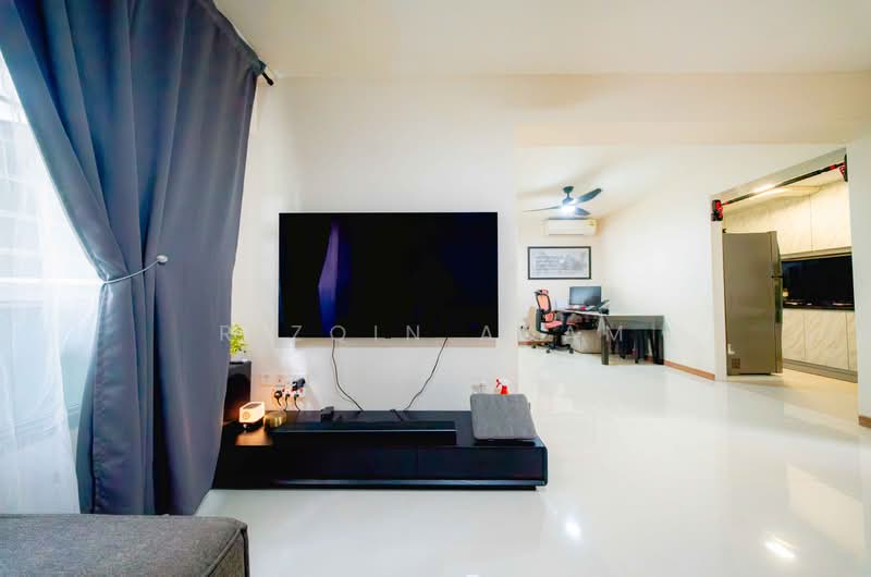 460B Bukit Batok West Avenue 9, 460B Bukit Batok West Avenue 9, 3 Bedrooms, 1,001 sqft, HDB Flat For Sale, by Rizqin Adam, 500235919 - Living Room - PropertyGuru.com.sg