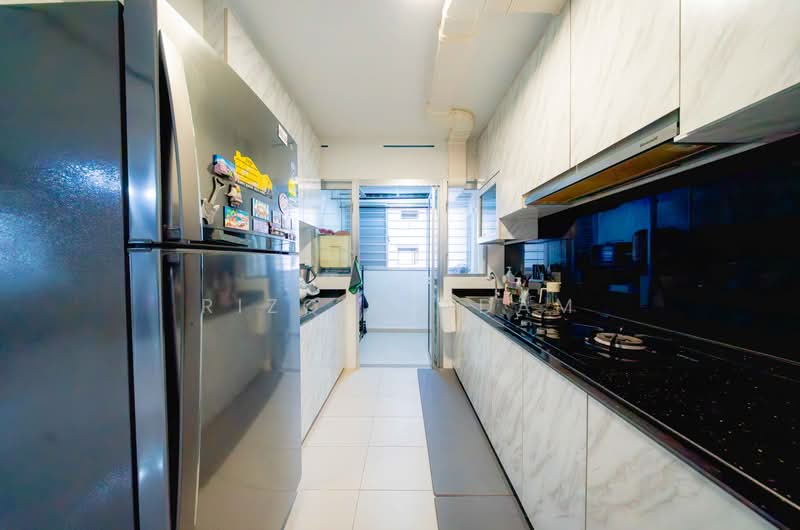 460B Bukit Batok West Avenue 9, 460B Bukit Batok West Avenue 9, 3 Bedrooms, 1,001 sqft, HDB Flat For Sale, by Rizqin Adam, 500235919 - Kitchen - PropertyGuru.com.sg