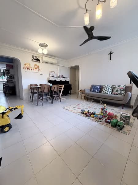 737 Yishun Street 72, 737 Yishun Street 72, 3 Bedrooms, 980 sqft, HDB Flat For Sale, by Joyce Mok, 500235941 - Living Room - PropertyGuru.com.sg