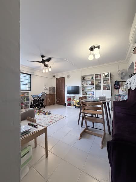 737 Yishun Street 72, 737 Yishun Street 72, 3 Bedrooms, 980 sqft, HDB Flat For Sale, by Joyce Mok, 500235941 - Living Room - PropertyGuru.com.sg