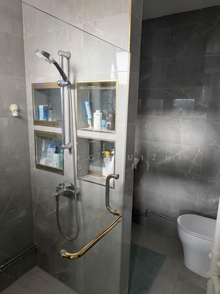 469 Jurong West Street 41, 469 Jurong West Street 41, 3 Bedrooms, 1,625 sqft, HDB Flat For Sale, by Huang Ruizhi (Simon), 500235944 - Bathroom - PropertyGuru.com.sg