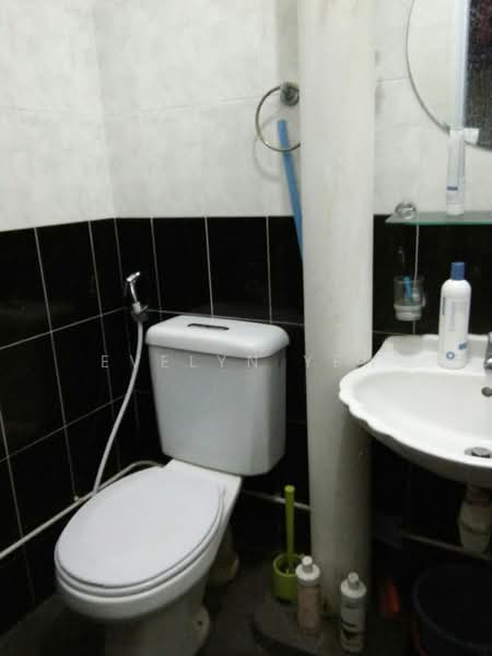 436 Fajar Road, 436 Fajar Road, Room Rental, 120 sqft, HDB Flat For Rent, by Evelyn Yew, 500235958 - Bathroom - PropertyGuru.com.sg