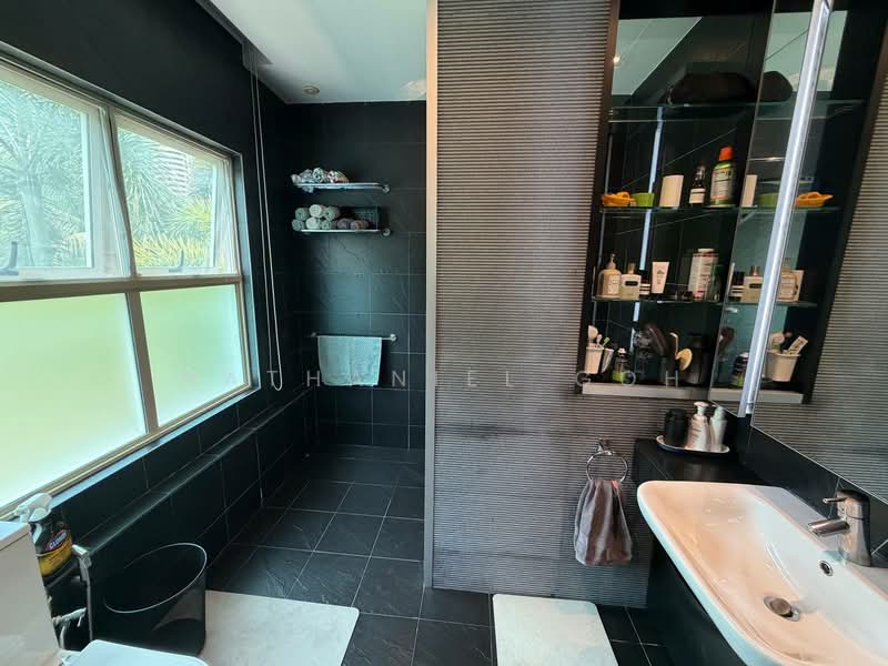 Balmoral 8, 8 Balmoral Road, 3 Bedrooms, 1,905 sqft, Condominium For Sale, by Nathaniel Goh, 500235964 - Bathroom - PropertyGuru.com.sg