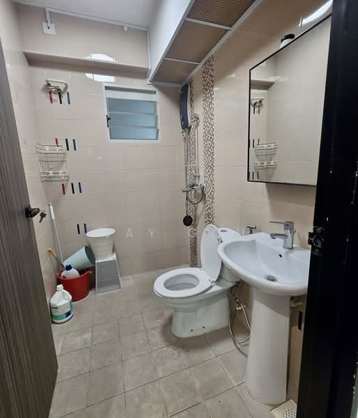 886D Woodlands Drive 50, 886D Woodlands Drive 50, 2 Bedrooms, 721 sqft, HDB Flat For Rent, by Jay Goh, 500235970 - Bathroom - PropertyGuru.com.sg