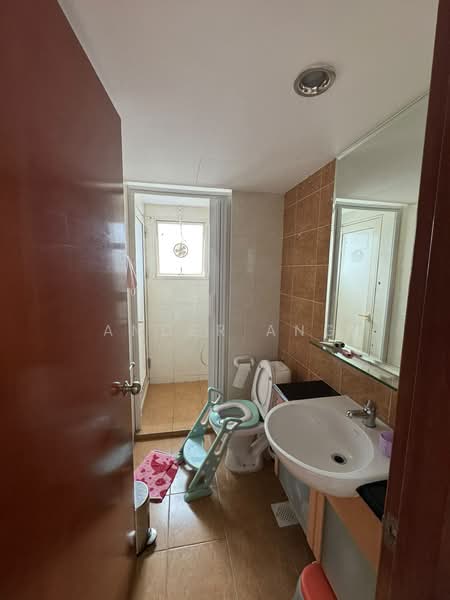 Lilydale, 560 Yishun Ave 6, 3 Bedrooms, 1,195 sqft, Executive Condominium For Rent, by Ander Ang, 500235976 - Bathroom - PropertyGuru.com.sg
