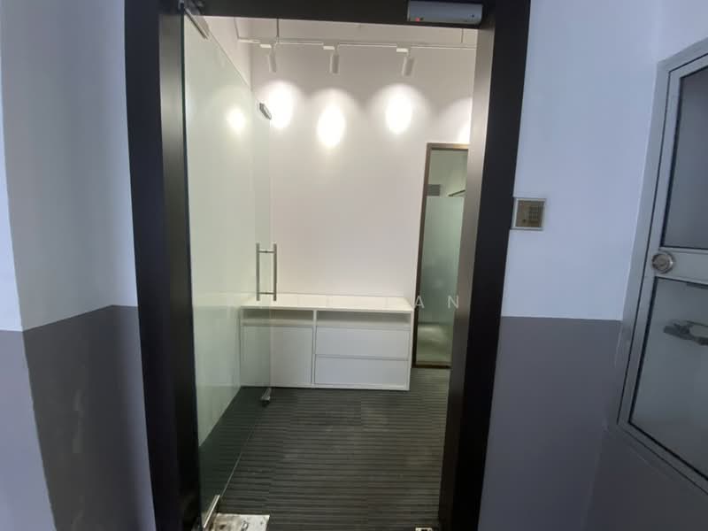 Wcega Tower, 21 Bukit Batok Crescent, 1,173 sqft, Light Industrial (B1) For Rent, by Kate Tan, 500235978 - Interior - CommercialGuru.com.sg