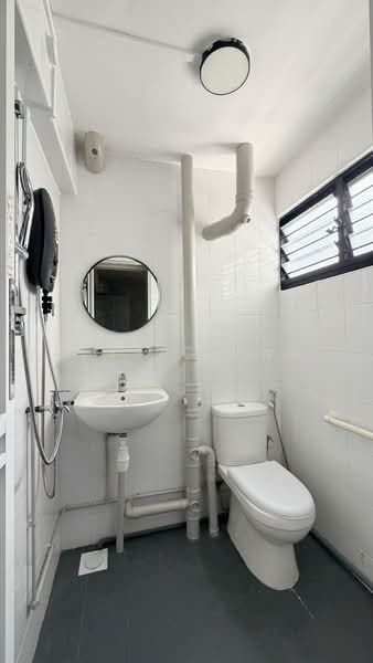 124 Yishun Street 11, 124 Yishun Street 11, Room Rental, 110 sqft, HDB Flat For Rent, by Jessica Ng, 500235982 - Bathroom - PropertyGuru.com.sg