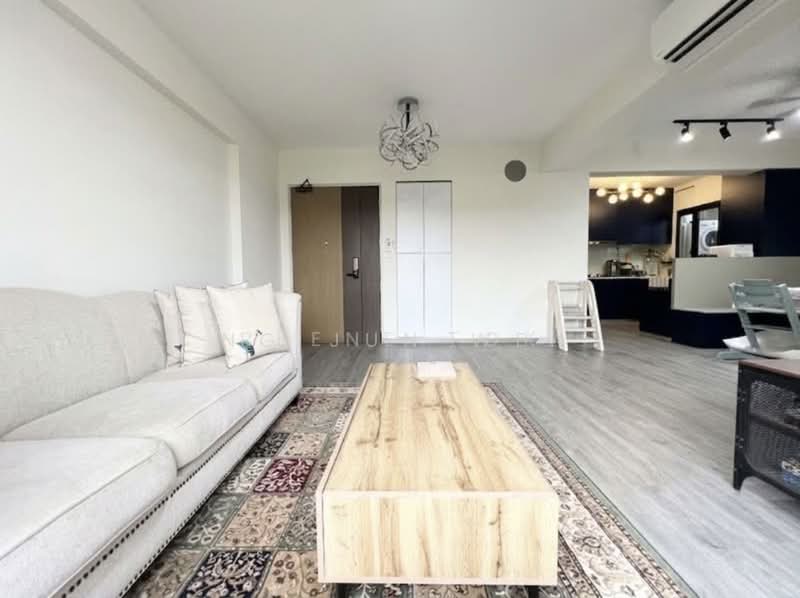 467A Bukit Batok West Avenue 9, 467A Bukit Batok West Avenue 9, 3 Bedrooms, 1,001 sqft, HDB Flat For Sale, by Ng Jun Wei, 500235983 - Living Room - PropertyGuru.com.sg