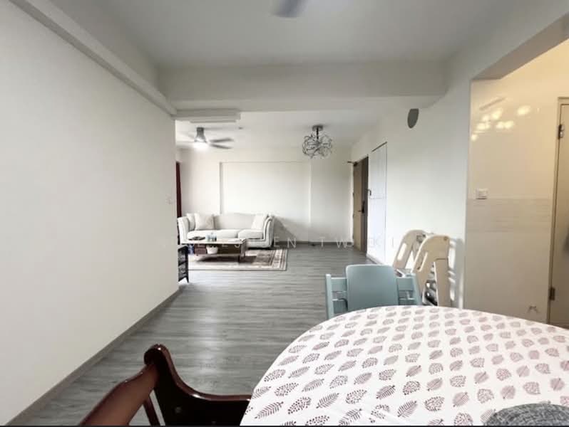 467A Bukit Batok West Avenue 9, 467A Bukit Batok West Avenue 9, 3 Bedrooms, 1,001 sqft, HDB Flat For Sale, by Ng Jun Wei, 500235983 - Living Room - PropertyGuru.com.sg