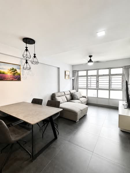 220C Sumang Lane, 220C Sumang Lane, 3 Bedrooms, 1,001 sqft, HDB Flat For Sale, by Agnes Tan, 500235985 - Living Room - PropertyGuru.com.sg