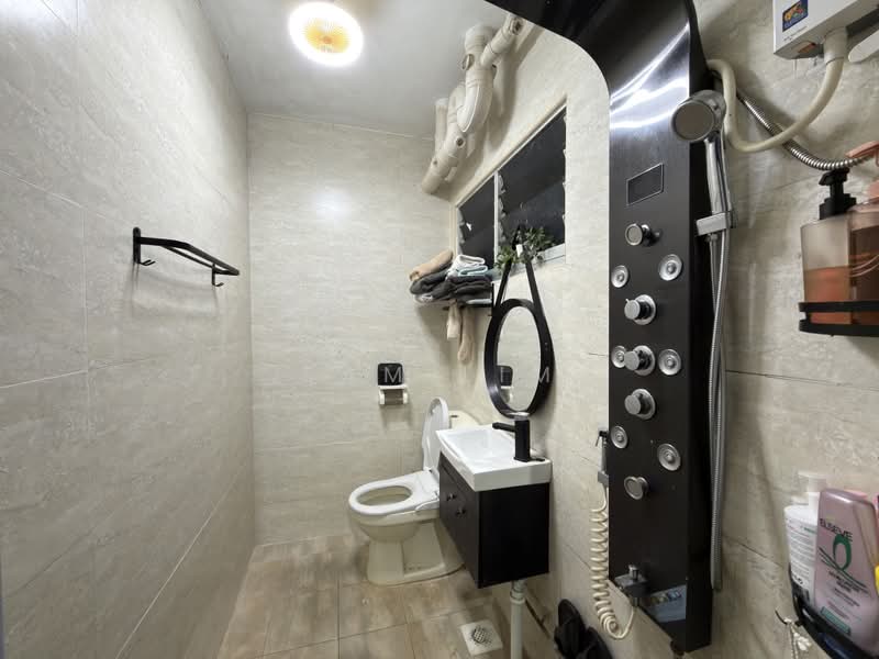 496C Tampines Street 43, 496C Tampines Street 43, Pasir Ris / Tampines, 3 Bedrooms, 1,313 sqft, HDB Flat For Sale, by Sam Alakasam, 500235988 - Bathroom - PropertyGuru.com.sg