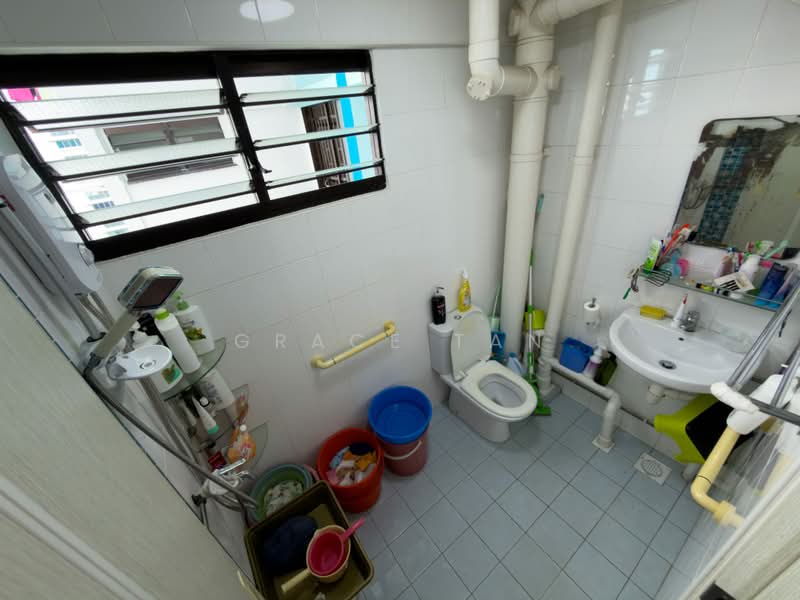 269 Yishun Street 22, 269 Yishun Street 22, 3 Bedrooms, 1,119 sqft, HDB Flat For Sale, by Grace Tan, 500236011 - Bathroom - PropertyGuru.com.sg